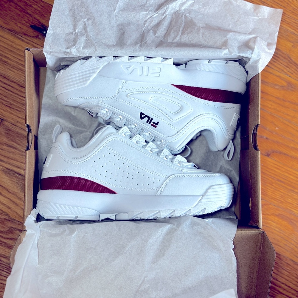 FILA disrupted II premium size 6 (fits like 5.5)